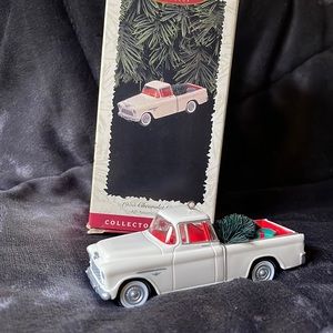 🎄 Hallmark 1955 Chevrolet Cameo Ornament
